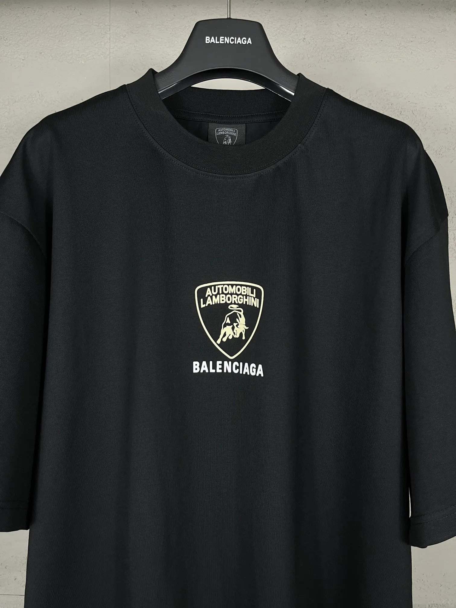 【 . Quality】BALENCI*GA/ Lamborghini LOGO T # SS 25 New Arrival。 ， 。 。 ZP 。 260 ， . ， 。 。 。 ， ， 。 . 。 OS . Same Style ：BL 253637 ：Black Size：XS S M L